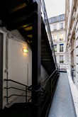 Appartement confortable de 2 pièces à louer en courte durée au mois pour 4 à 6 personnes avenue des Champs Elysées dans le Triangle d'Or Paris 8ème
