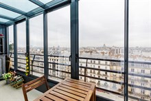 Location meublée mensuelle d'un F2 agréable pour 2 personnes avec véranda et vue panoramique aux Gobelins Paris 13ème