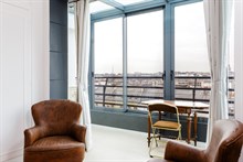 Location meublée mensuelle d'un F2 moderne pour 2 personnes avec véranda et vue panoramique aux Gobelins Paris 13ème