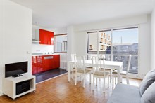 Location mensuelle d'un F2 meublé confortable avec 1 chambre, balcon et parking à Boucicaut Paris 15ème