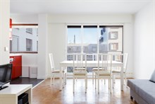 Location meublée confortable d'un appartement de 3 pièces avec 2 chambres, balcon et parking à Boucicaut Paris 15ème