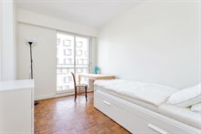 Location meublée mensuelle d'un appartement de 2 pièces avec 1 chambre, balcon et parking à Boucicaut Paris 15ème