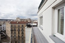 Location meublée temporaire d'un appartement de 2 pièces moderne avec grande terrasse à Boulogne Pont de Saint Cloud