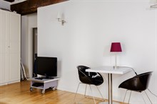 Location meublée de courte durée d'un grand studio moderne à Maubert Mutualité dans le quartier Latin Paris 5ème