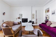A louer à la semaine grand appartement de 2 pièces pour 2 personnes rue Truffaut aux Batignolles Paris 17ème arrondissement