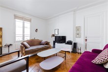 Location meublée à la semaine d'un appartement de 2 pièces confortable pour 2 rue Truffaut aux Batignolles Paris 17ème