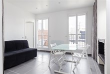 Location meublée mensuelle d'un F2 confortable pour 2 ou 4 personnes avec balcon filant aux Gobelins, Paris 13ème