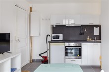 Location meublée confortable d'un appartement de 2 pièces pour 2 ou 4 personnes pour 2 ou 4 personnes avec balcon filant aux Gobelins Paris 13ème