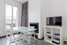 A louer en courte durée au mois bel appartement de 2 pièces refait à neuf pour 2 ou 4 personnes avec balcon filant aux Gobelins Paris 13ème