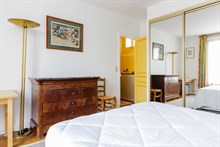 Location meublée mensuelle d'un F3 confortable avec 2 chambres doubles et balcon à Beaugrenelle au pied de Charles Michel Paris 15ème