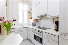 Location meublée confortable d'un F3 pour courte durée avec 2 chambres doubles pour 4 personnes à deux pas de Montmartre Paris 18ème