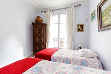 Location à la semaine en courte durée d'un F3 de standing avec 2 chambres doubles pour 4 personnes à deux pas de Montmartre Paris 18ème