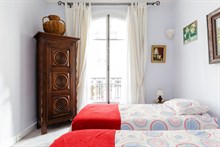 Location meublée saisonnière d'un F3 avec 2 chambres doubles pour 4 personnes à deux pas de Montmartre Paris 18ème arrondissement