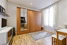 Location meublée mensuelle d'un studio moderne et élégant pour 2 à Jules Joffrin Clignancourt Paris 18ème