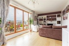 Location meublée temporaire d'un appartement confortable avec 2 chambres et spacieuse terrasse à Montrouge