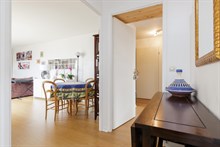 Location meublée à la semaine d'un appartement confortable avec 2 chambres et spacieuse terrasse à Montrouge