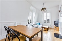 Location meublée confortable d'un appartement de 3 pièces avec 2 chambres et vue Tour Eiffel à Montparnasse Paris 15ème