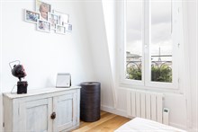 Location meublée confortable d'un F3 de standing avec 2 chambres et vue Tour Eiffel à Montparnasse Paris 15ème