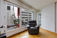 A louer à la semaine pour 4 superbe studio alcôve avec terrasse et vue Tour Eiffel à bir Hakeim Paris 15ème arrondissement