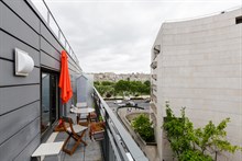 Location à la semaine en courte durée d'un studio de standing avec terrasse et vue Tour Eiffel à bir Hakeim Paris 15ème