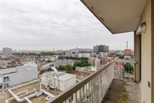 A louer en courte durée bel appartement de 3 pièces pour 6 personnes avec terrasse et vue sur Paris à Garibaldi, Saint Ouen