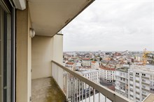 A louer en courte durée à la semaine bel appartement de 3 pièces pour 6 personnes avec terrasse et vue sur Paris à Garibaldi, Saint Ouen