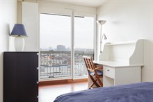 Appartement de 3 pièces à louer en courte durée en famille ou entre amis à 6 avec terrasse et vue sur Paris à Garibaldi, Saint Ouen