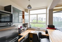 Location meublée confortable d'un appartement de 2 pièces avec balcon pour 2 dans le village d'Auteuil à Exelmans Paris 16ème