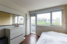 Location meublée confortable en courte durée à la semaine d'un F2 avec balcondans le village d'Auteuil à Exelmans Paris 16ème