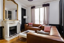 A louer en courte durée au mois bel appartement de 2 pièces pour 2 personnes en face de la gare de Lyon Paris 12ème