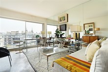 Location à la semaine en courte durée d'un F2 moderne avec balcon et vue panoramique à Richard Lenoir Paris 11ème
