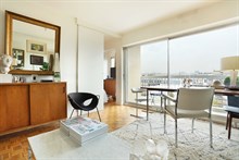 Location meublée confortable d'un F2 moderne avec balcon et vue panoramique à Richard Lenoir Paris 11ème arrondissement