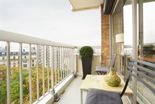 Location meublée confortable d'un F2 pour 3 personnes avec balcon et vue panoramique à Richard Lenoir Paris 11ème arrondissement