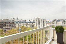 F2 de standing pour 3 personnes à louer en courte durée avec balcon et vue panoramique à Richard Lenoir Paris 11ème