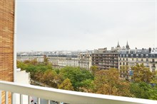 Location meublée mensuelle en courte durée d'un appartement de 2 pièces avec balcon et vue panoramique à Richard Lenoir Paris 11ème
