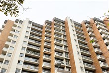 Location meublée confortable d'un F2 pour 3 avec balcon et vue panoramique à Richard Lenoir Paris 11ème