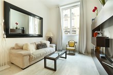 Location meublée de courte durée d'un appartement de 2 pièces confortable pour 2 au coeur du Triangle d'Or, rue de Marignan, Paris 8ème