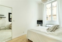 Location meublée mensuelle d'un appartement de 2 pièces au coeur du Triangle d'Or, rue de Marignan, Paris 8ème arrondissement