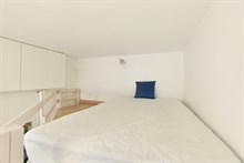 A louer en courte durée au mois studio agréable et refait à neuf pour 2 ou 3 personnes à Montparnasse Paris 15ème