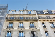 Location meublée confortable d'un studio pour 2 ou 3 personnes à Montparnasse Paris 15ème