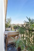 A louer à la semaine en courte durée superbe appartement de 2 pièces en mezzanine pour 2 avec balcon filant boulevard Voltaire Paris 11ème