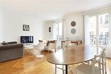 Location meublée confortable d'un appartement avec 2 chambres à Denfert Rochereau Paris 14ème