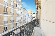 A louer en courte durée superbe appartement de 3 pièces avec 2 chambres à Denfert Rochereau Paris 14ème