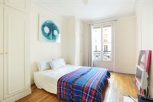 A louer en courte durée à la semaine bel appartement avec 2 chambres à Denfert Rochereau Paris 14ème arrondissement