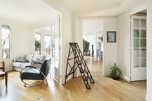 Location meublée mensuelle d'un appartement de standing de 2 pièces pour 4 aux Batignolles Paris 17ème arrondissement