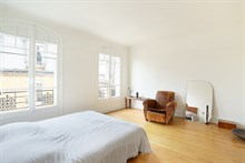 A louer en courte durée à la semaine appartement de 2 pièces pour 2 à 4 personnes aux Batignolles Paris 17ème arrondissement