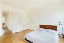 Location meublée mensuelle d'un appartement de 2 pièces confortable pour 4 personnes aux Batignolles Paris 17ème arrondissement