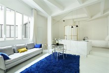 Grand loft design à louer en courte durée au mois pour 2 personnes à République Canal Saint Martin Paris 10ème