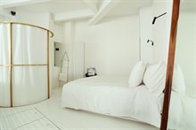 A louer en courte durée au mois bel appartement de standing type loft pour 2 à République Canal Saint Martin Paris 10ème