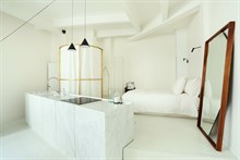 Location meublée mensuelle d'un loft confortable pour 2 personnes à République Canal Saint Martin Paris 10ème